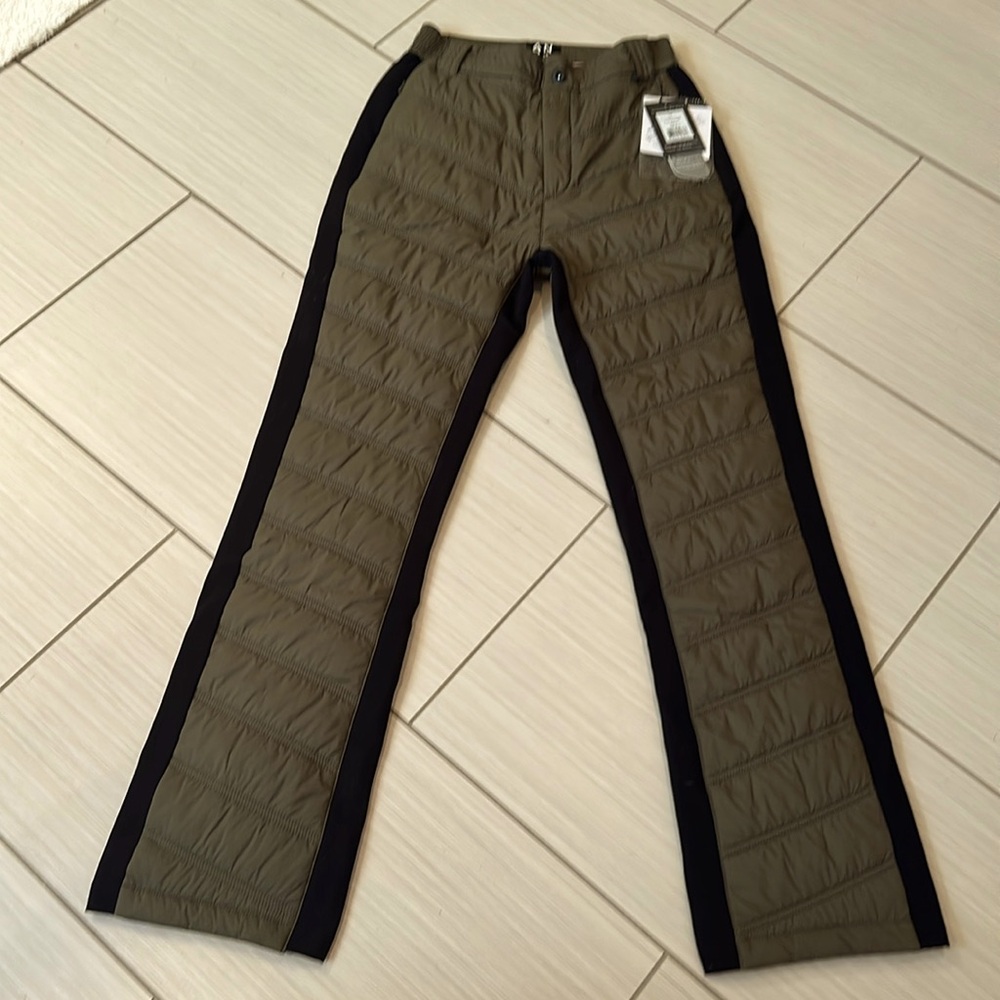 NWT
Alpnrock quilted pant, fabulous is color in dark moss.